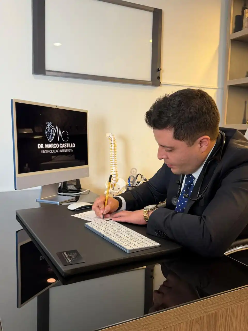 Dr. Marco Antonio Castillo Médico Crítico